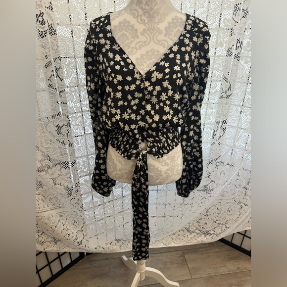 Topshop Long Sleeved Retro Floral Print Crop Top Women’s Size 6 - Picture 3 of 14